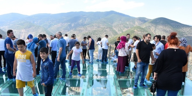 Gümüşhane'nin turizm destinasyonları doldu taştı