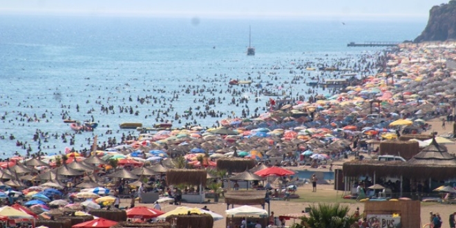 Sarımsaklı Plajları doldu
