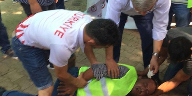 Bayılan işçiye ilk müdahale belediye başkanından