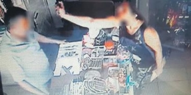Tacizci bakkala gazlı coplu dayak