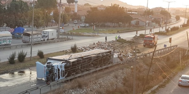 TIR kazasında faciadan dönüldü