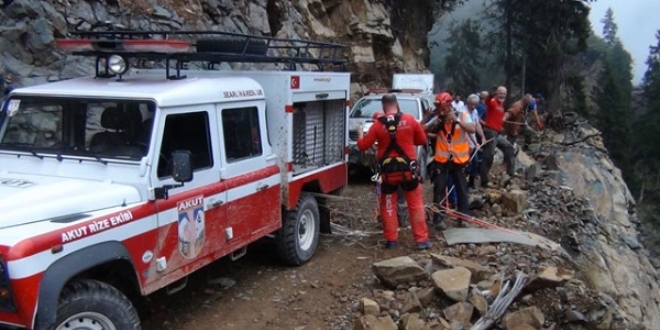 U�urumda mahsur kalan 3 ar�c� kurtar�ld�