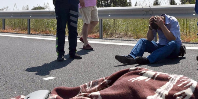 Emniyet şeridindeki araca otomobil çarptı: 2 ölü, 4 yaralı