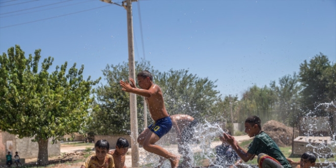 Şanlıurfa ile Malatya'da sıcak hava bunalttı