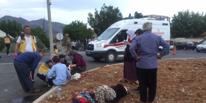 Gaziantep'te trafik kazas�: 18 yaral�