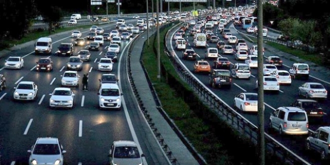 Tatilcilerin dönüş yolculuğu sürüyor