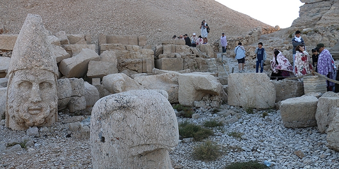 Nemrut Dağı ziyaretçi akınına uğradı