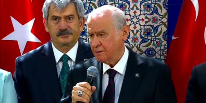MHP lideri Bah�eli partisinin Erzurum te�kilat�yla bulu�tu