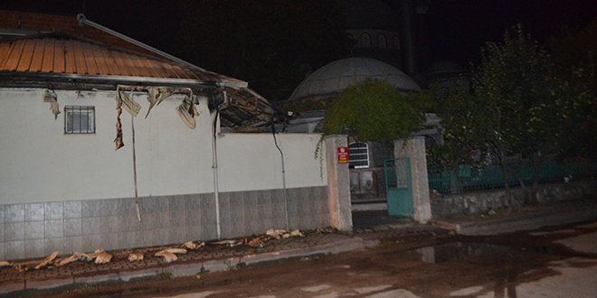 Alkoll� �ah�s camiyi ate�e verdi