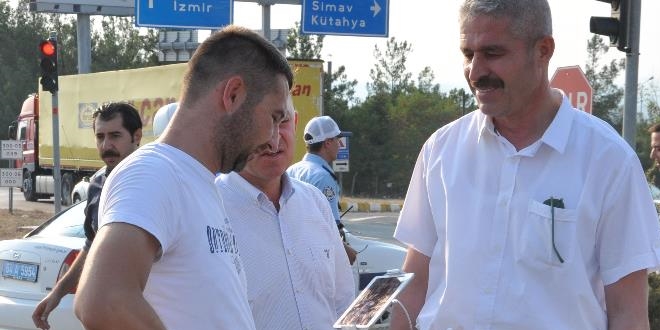 Uşak'tan geçen tatil yolcuları havadan denetlendi