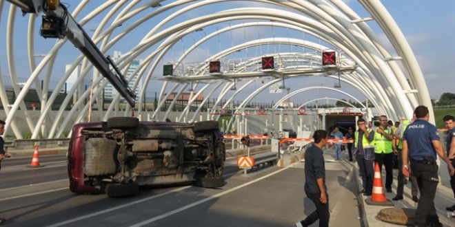 Avrasya Tüneli girişinde kaza: 3 gişe trafiğe kapatıldı