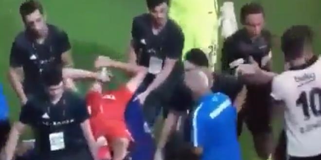 Salk grevlisini tartaklayan futbolcuya Sendika'dan tepki