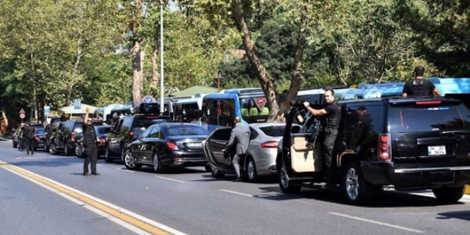 Cumhurbaşkanı Erdoğan'dan minibüsçülere sürpriz ziyaret