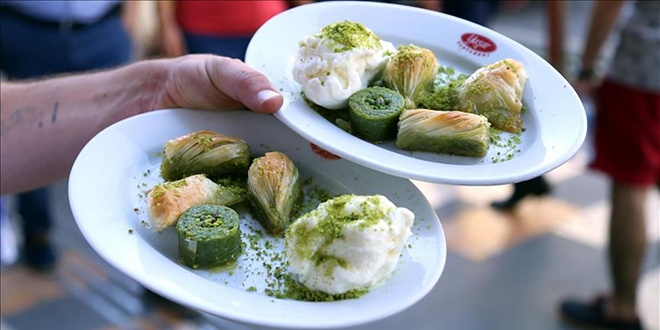 Kahramanmara�'tan d�rt k�taya dondurma ihracat�