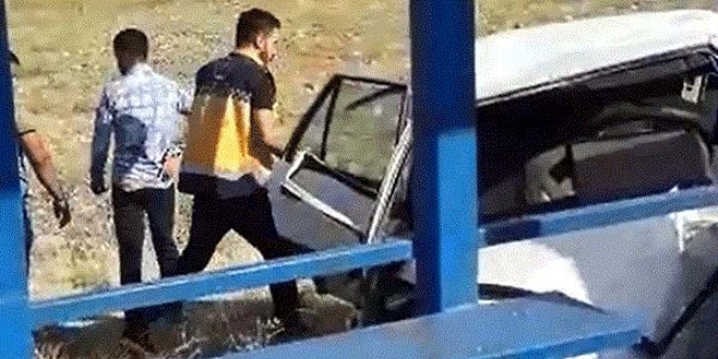 Diyarbak�r'da otomobil �arampole devrildi: 1'i bebek 4 yaral�