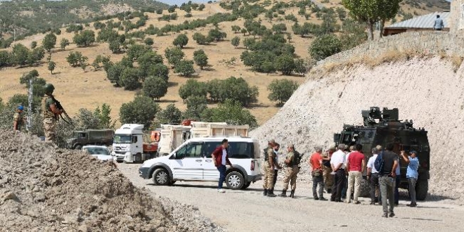 HDP'li vekil gvenlik gleriyle tartt yolu kapatt