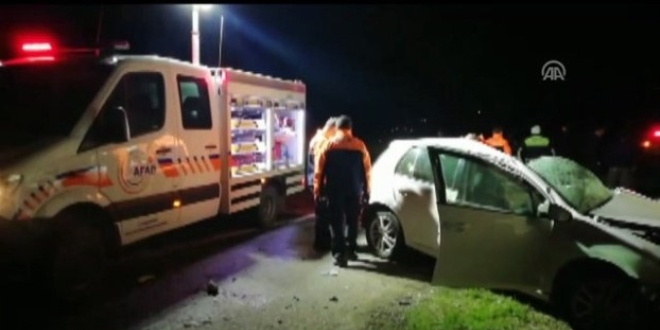 Tokat'ta iki otomobil çarpıştı: 1 ölü, 8 yaralı