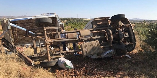 Tarım işçileri kaza yaptı: 1 ölü, 4 yaralı