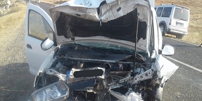 Şanlıurfa'da iki otomobil çapıştı: 5 yaralı