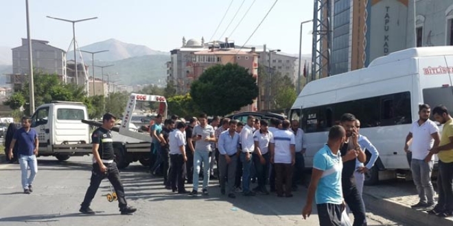 Bitlis'te minibs ile otomobil arpt: 12 yaral