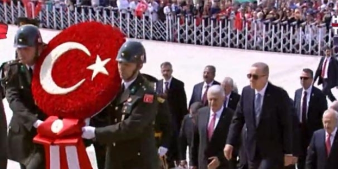 Cumhurbaşkanı Erdoğan ve Devlet erkanı Anıtkabir'de