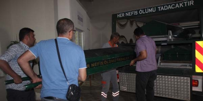 Genç anne, 8 aylık bebeği kucağında toprağa verildi
