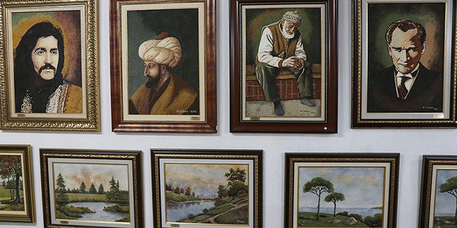 Emekli öğretmen, taşı sanat eserine dönüştürüyor