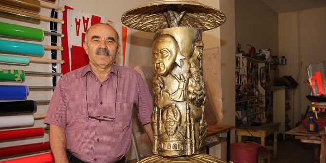 Emekli öğretmenin rölyef çalışması göz dolduruyor