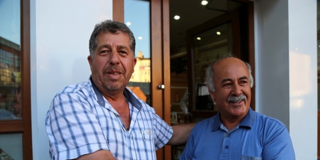 Yolda bulduğu 20 bin lirayı sahibine teslim etti