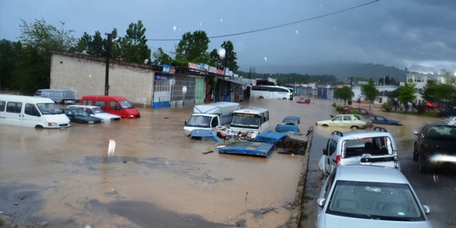 Trabzon'da afetten etkilenen vatandan zarar karl