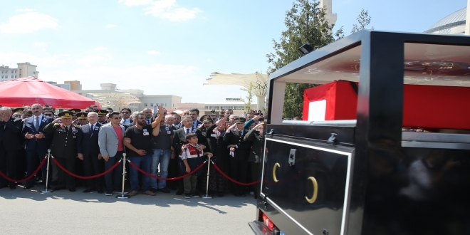 �ehit Serkan D�kmeci son yolculu�una u�urland�