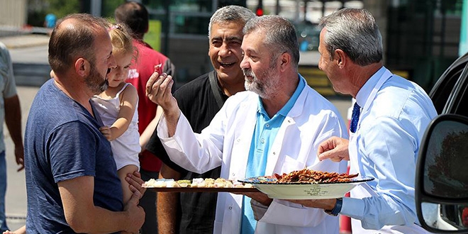 Kapıkule'den, tava ciğerli, tatlılı, müzikli uğurlama