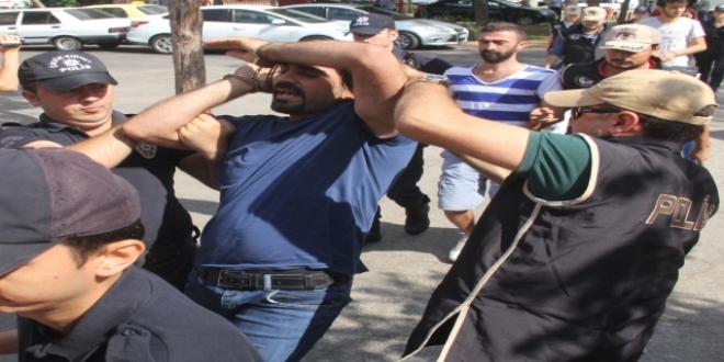 Korsan gösteride taş silah sayıldı, ceza yağdı