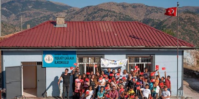 Köy okulunun tadilatını yapıp, boyadılar
