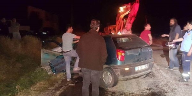 Balıkesir'de trafik kazası: 2 ölü, 3 yaralı