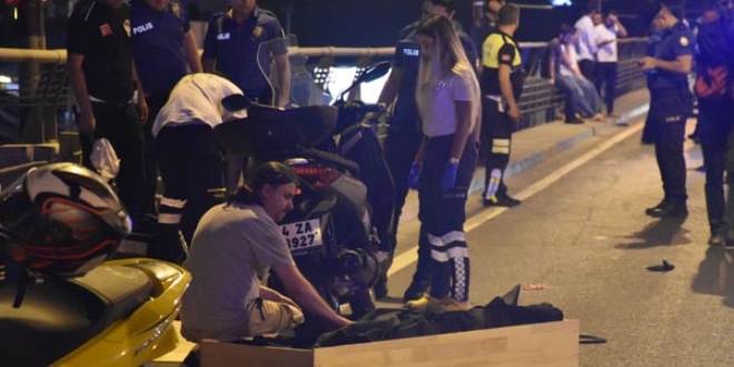 Kazada hayatını kaydeben arkadaşa tabut başında veda