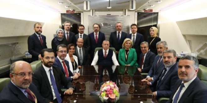 Cumhurbakan Erdoan gazetecilerle sohbet etti