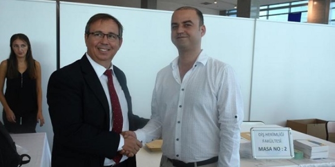 Memur kadrosunda çalıştığı üniversitenin öğrencisi oldu