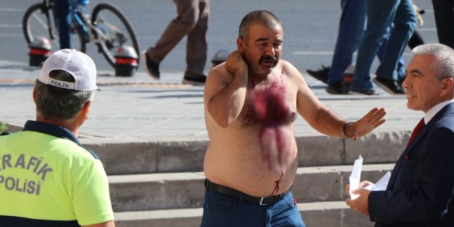 Kendini jiletleyen �ahs� vali yard�mc�s� ikna etti