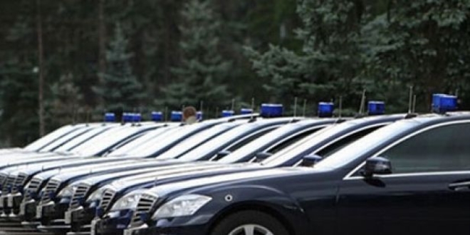 Kamuda lüks araç uygulamasına son veriliyor