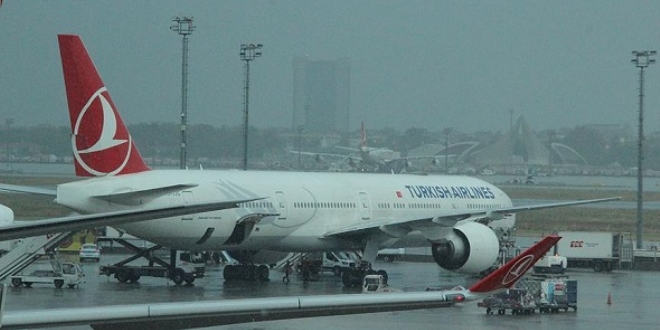 İstanbul'da sağanak uçuşları aksattı