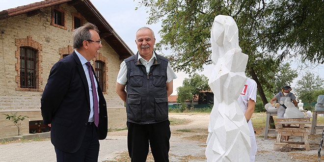 74 yaşında güzel sanatlar fakültesine girdi