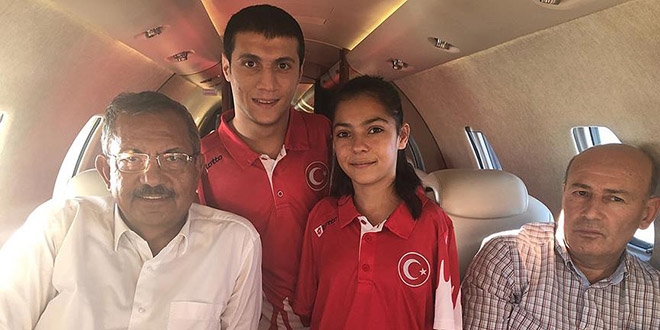 Madalyal� paralimpik y�z�c�lere '�zel jet'