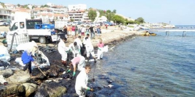 İzmir'de deniz kirliğinin nedeni tespit edildi
