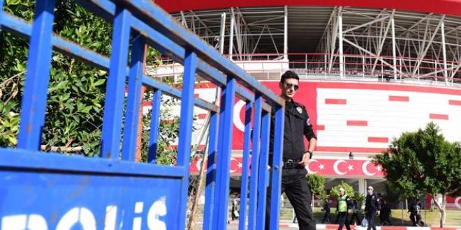 Stadlara artık selfie çubuğu alınmayacak