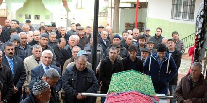 Kazada ölen öğretmen ve eşi son yolculuğuna uğurlandı