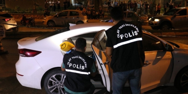 Müteahhit aracının içinde pompalı tüfekle intihar etti