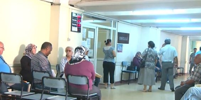 Refakatçilik meslek oldu: Günlük 200 TL'ye çalışıyorlar