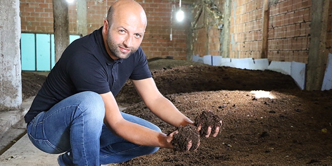 Müdürlükten istifa edip solucan işine girdi