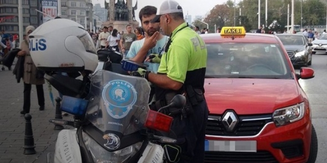 Taksim Meydan'nda taksicilere ceza yad